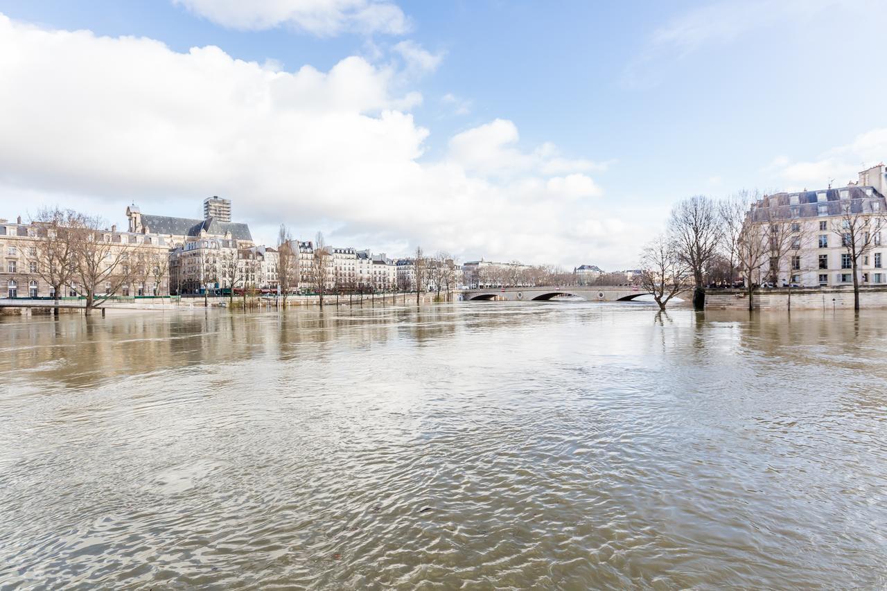 Veeve - Overlooking The Seine On Ile De La Cite Paříž Exteriér fotografie